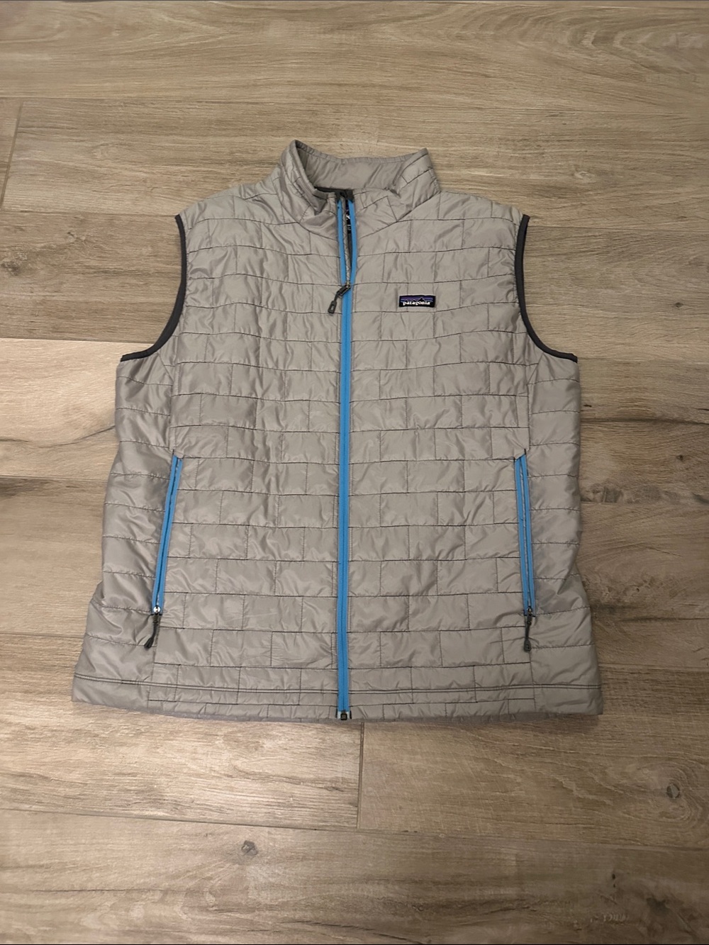 Patagonia Men’s Quilted Vest in Light Gray with Blue Zippers